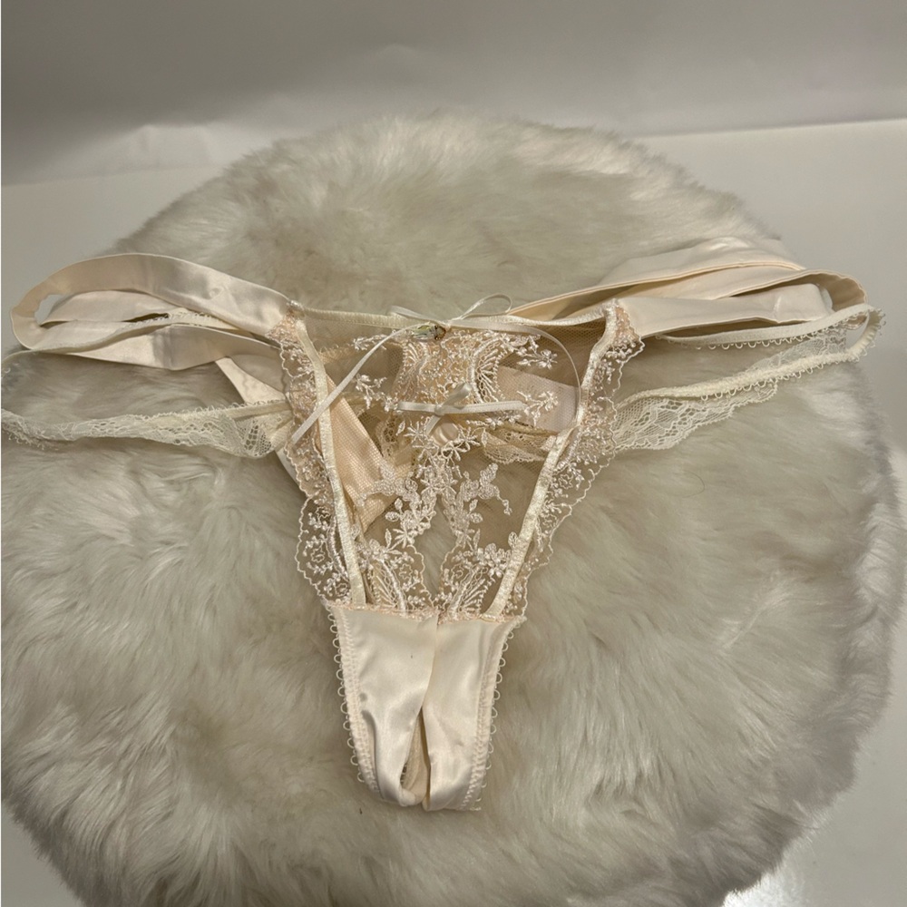 EUC Honey Birdette Ivory Daisy Lace Thong XL